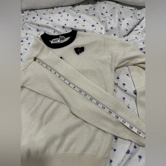 Women’s Small Cream Pullover Sweater w/ Black Bows & Jeweled Appliqué. - Picture 4 of 10